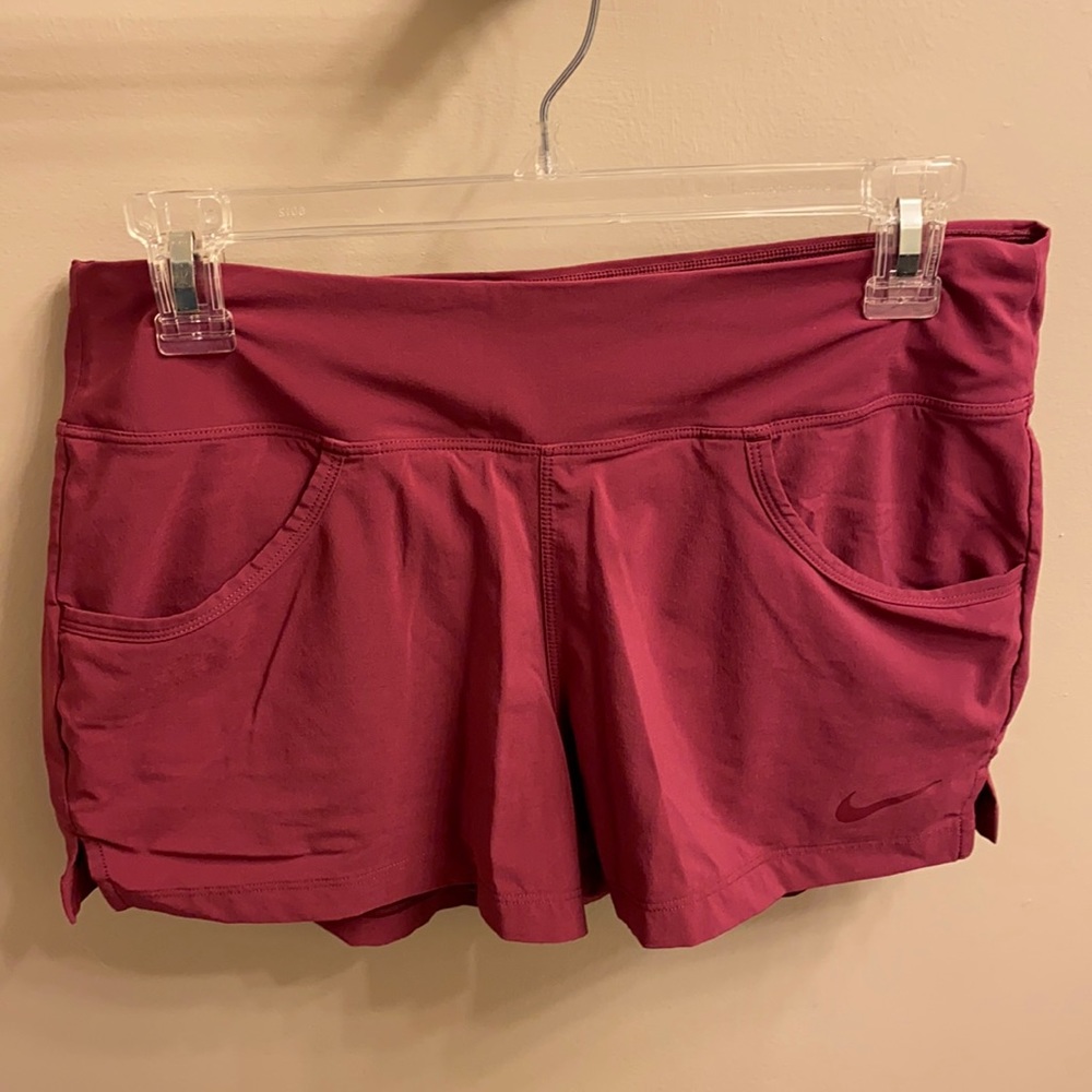 Nike dri fit women’s shorts | size M | Fuchsia